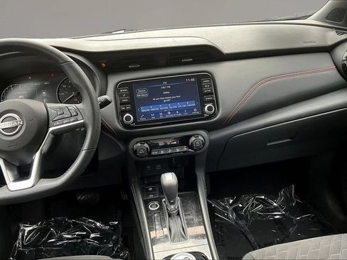Used 2024 Nissan Kicks SR FWD image 9