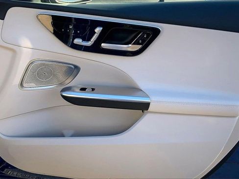 Used 2025 Mercedes-Benz C 300 4MATIC Sedan image 19