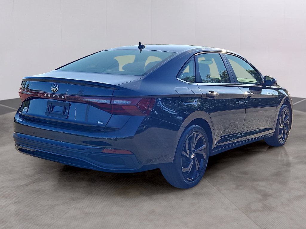 Certified 2025 Volkswagen Jetta SE w/ Sunroof Package FWD image 4