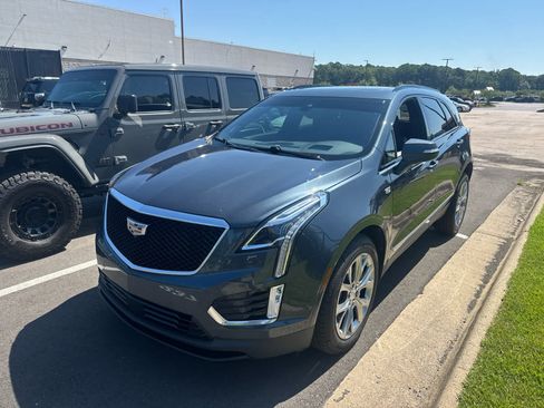 Used 2021 Cadillac XT5 Sportv w/ Platinum Package AWD/4WD image 2