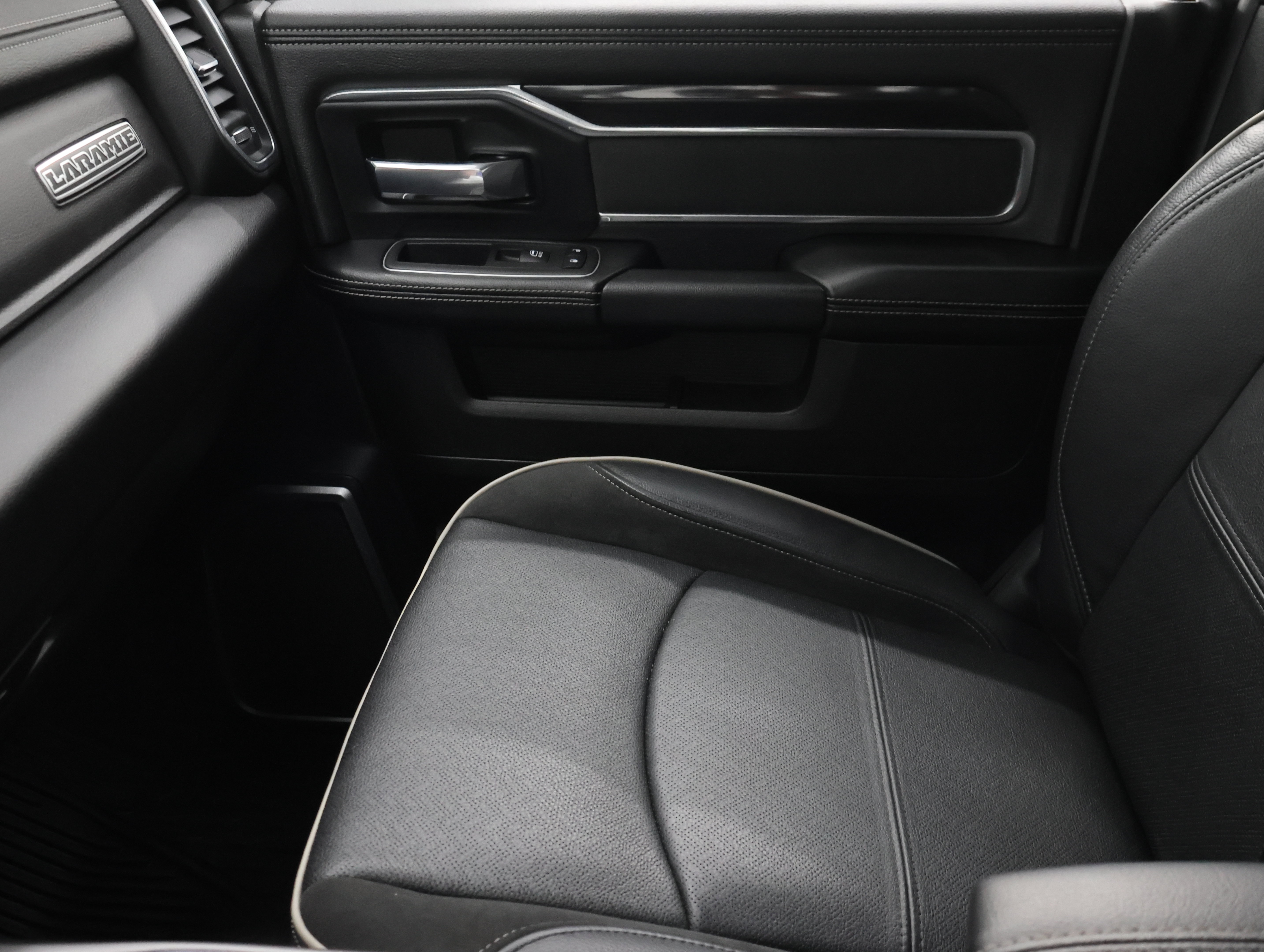 Used 2022 RAM 2500 Laramie AWD/4WD image 14