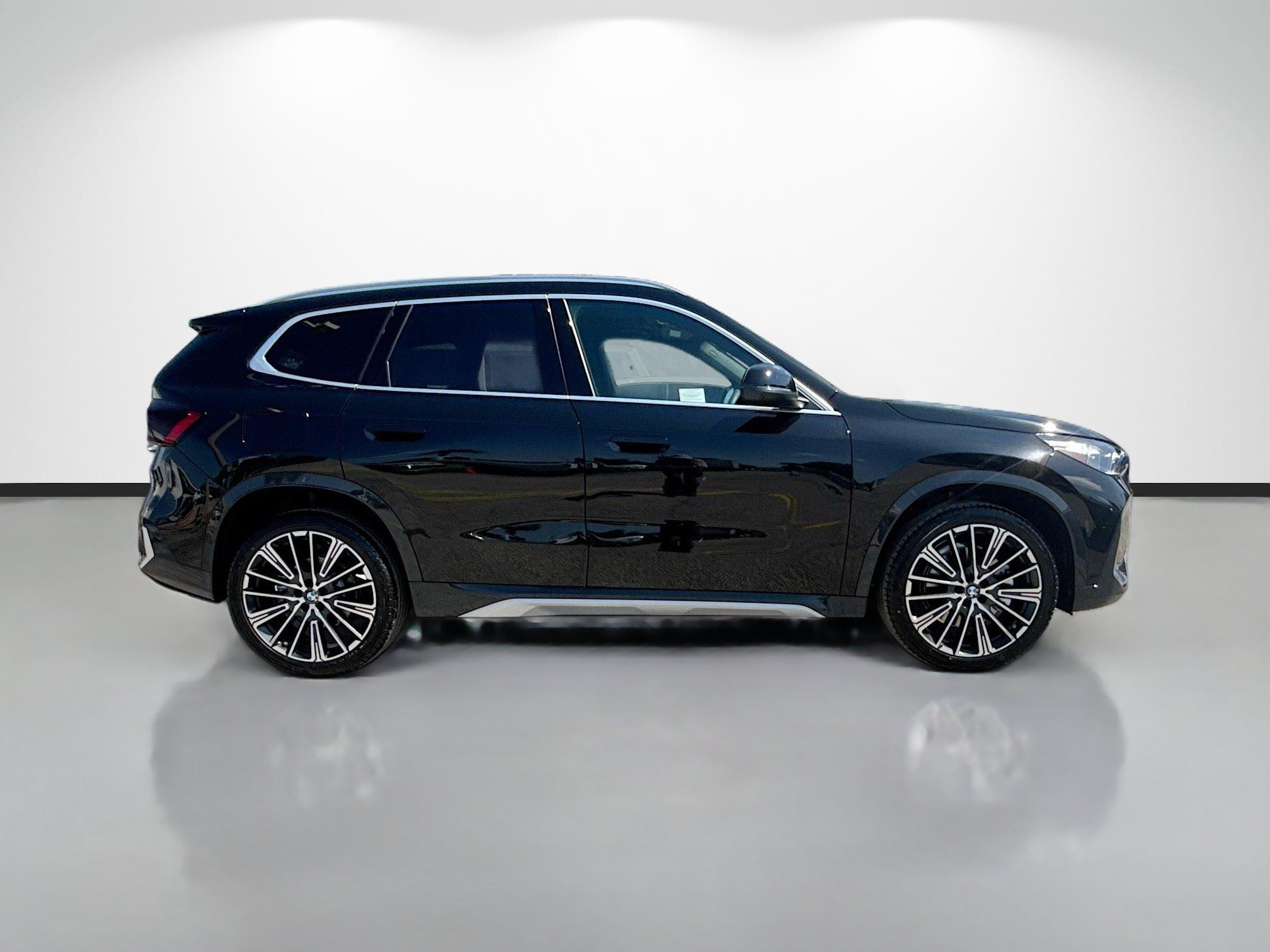 New 2026 BMW X1 xDrive28i w/ Technology Package AWD/4WD image 2