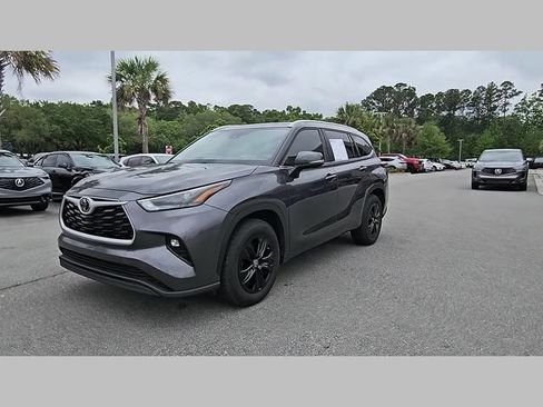 Used 2023 Toyota Highlander XLE FWD image 37