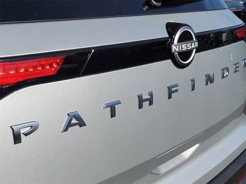 New 2025 Nissan Pathfinder SV image 3