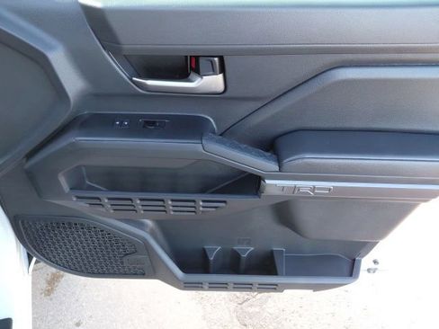 Used 2024 Toyota Tacoma TRD Off-Road image 31