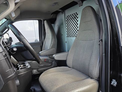 Used 2023 GMC Savana 3500 Extended w/ Driver Convenience Package image 11
