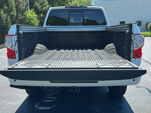 Used 2024 Nissan Titan SV w/ SV Convenience Package image 6