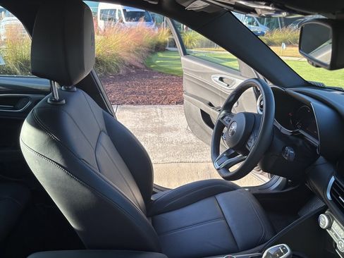 Used 2024 Alfa Romeo Giulia Ti image 41