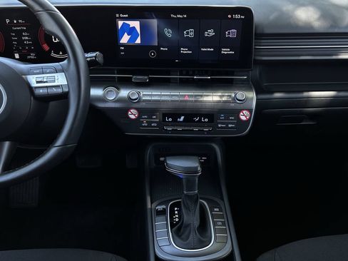 Used 2025 Hyundai Kona SEL FWD image 17