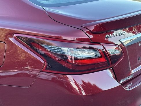 Used 2018 Nissan Altima 2.5 SR w/ SR Special Edition image 7