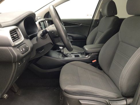 Used 2020 Kia Sorento LX image 17