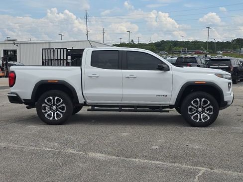 Used 2024 GMC Canyon AT4 w/ AT4 Premium Package AWD/4WD image 6