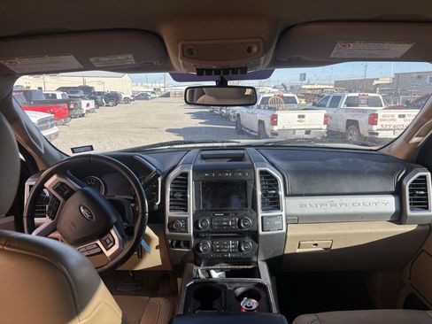 Used 2018 Ford F250 Lariat w/ Chrome Package image 12