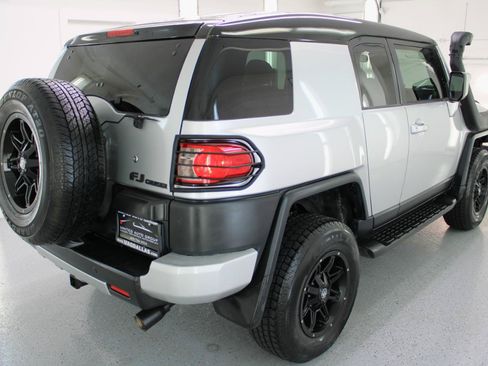 Used 2008 Toyota FJ Cruiser 2WD image 9