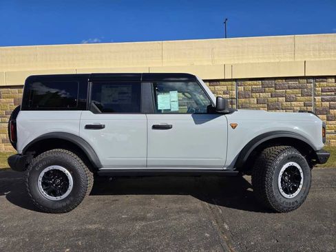 New 2026 Ford Bronco Badlands image 2