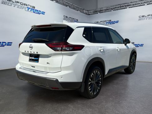 Used 2025 Nissan Rogue SL w/ Tech Package FWD image 5