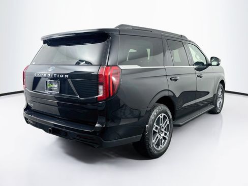 Used 2025 Ford Expedition Active AWD/4WD image 9