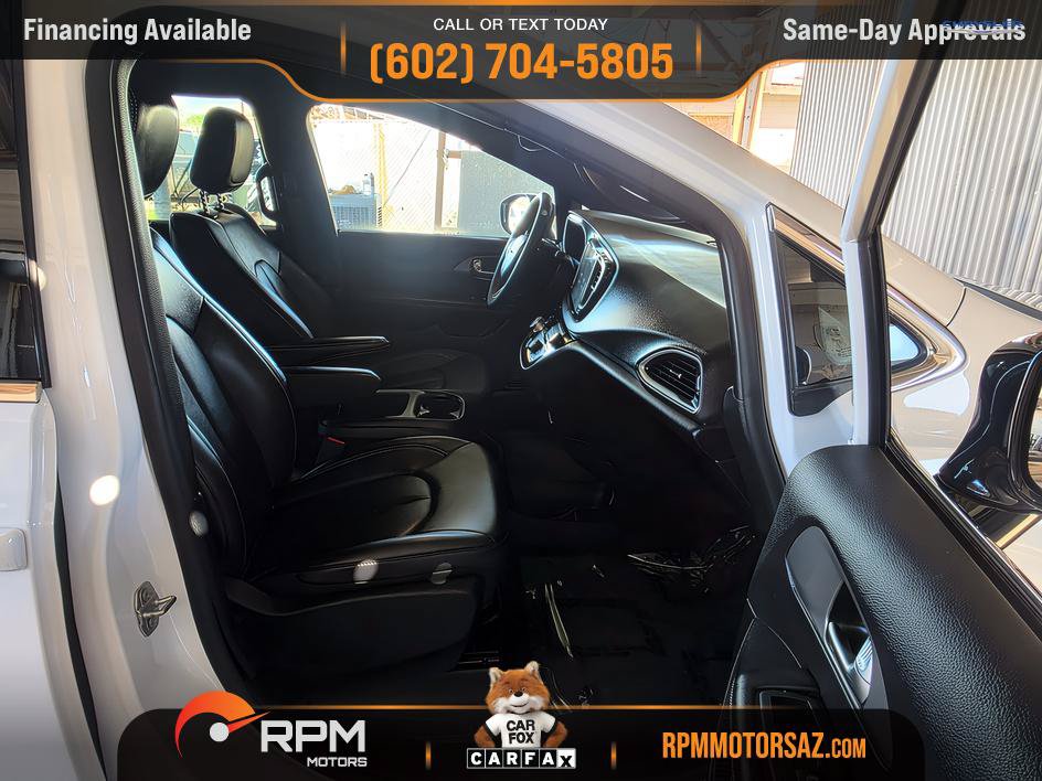 Used 2025 Chrysler Pacifica Select FWD image 12