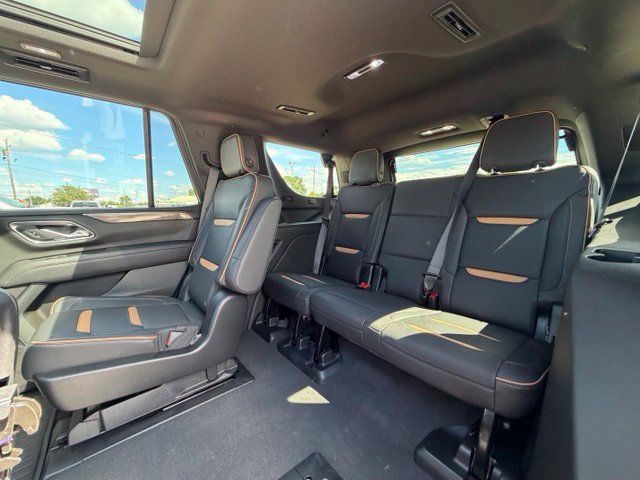 Used 2024 GMC Yukon AT4 w/ Technology Package AWD/4WD image 19
