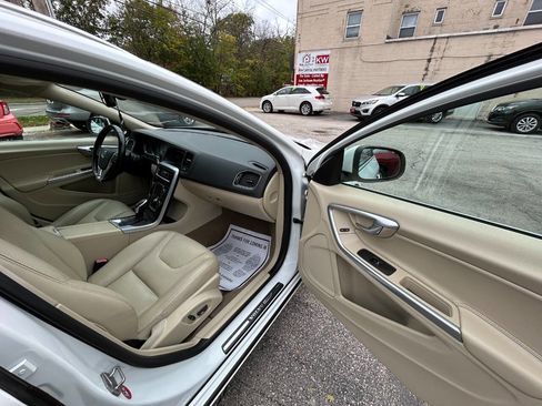 Used 2015 Volvo V60 T5 Premier image 9