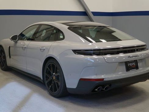 New 2026 Porsche Panamera 4 image 3