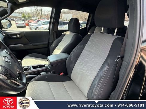 Used 2023 Toyota Tacoma TRD Sport image 12