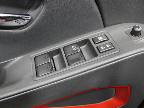 Used 2025 Nissan Frontier PRO-4X AWD/4WD image 7