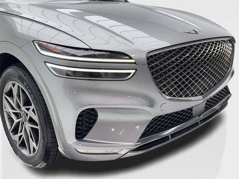 Used 2022 Genesis GV70 2.5T w/ Select Package image 3