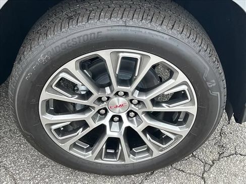 New 2026 GMC Yukon XL Denali w/ Denali Reserve Package AWD/4WD image 15
