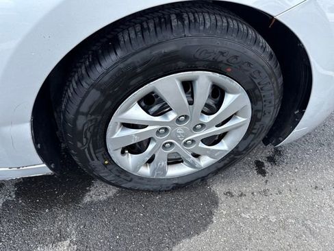 Used 2019 Hyundai Elantra SE w/ Cargo Package image 11