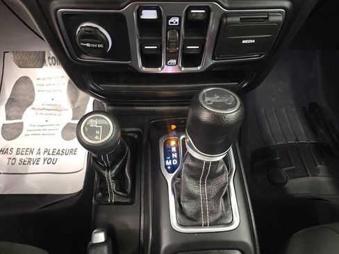 Used 2019 Jeep Wrangler Unlimited Sahara AWD/4WD image 25