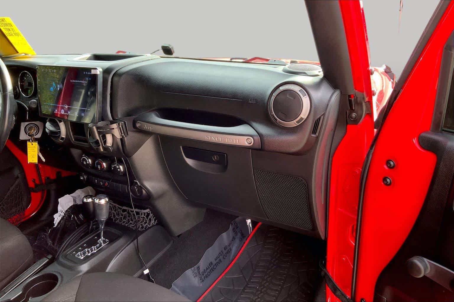 Used 2016 Jeep Wrangler Unlimited Sport w/ Connectivity Group AWD/4WD image 15