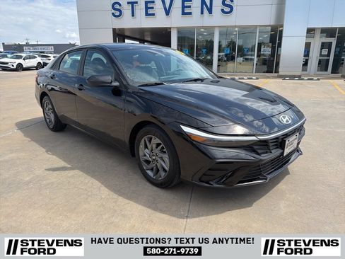 Used 2024 Hyundai Elantra SEL FWD image 2