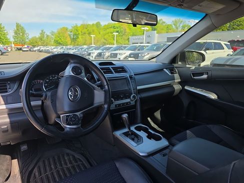 Used 2012 Toyota Camry SE FWD image 19