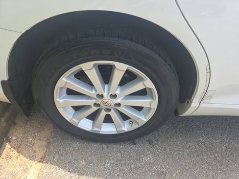 Used 2010 Toyota Venza FWD image 10