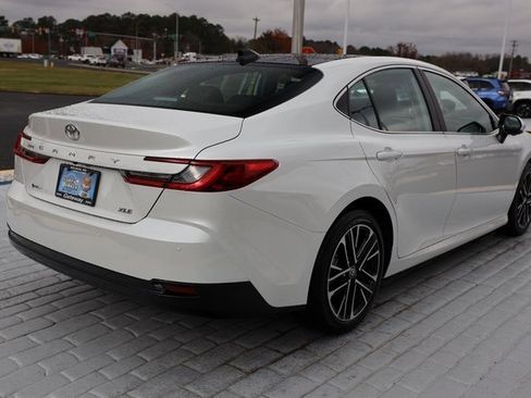 Used 2025 Toyota Camry XLE image 5