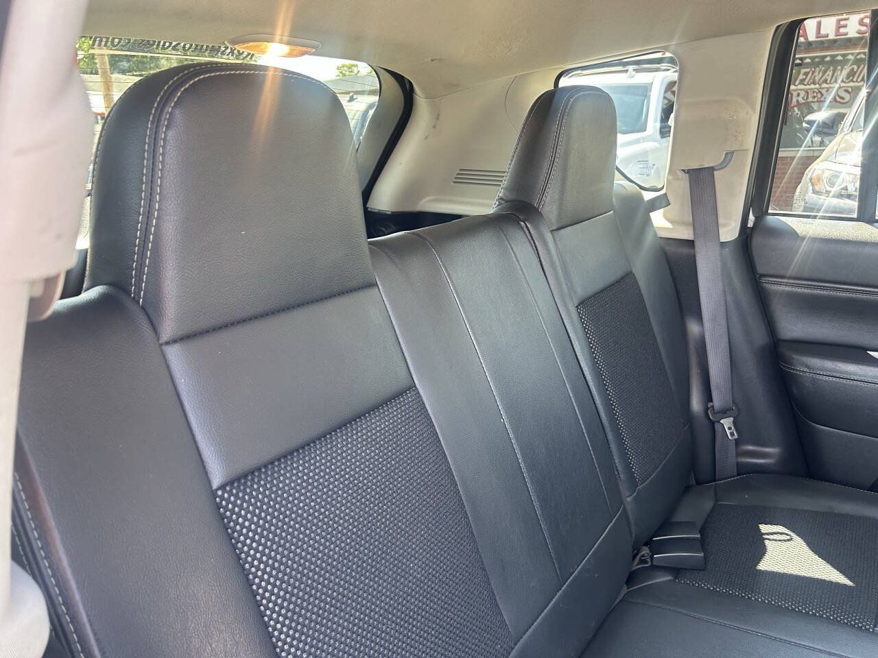 Used 2017 Jeep Compass Latitude FWD image 31