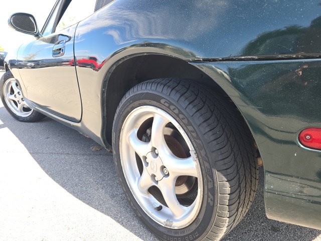 Used 2001 MAZDA MX-5 Miata RWD image 5
