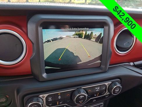 Used 2023 Jeep Wrangler Unlimited Rubicon w/ Cold Weather Group image 18