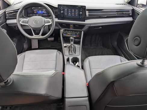 Used 2025 Volkswagen Jetta SE w/ Sunroof Package FWD image 23