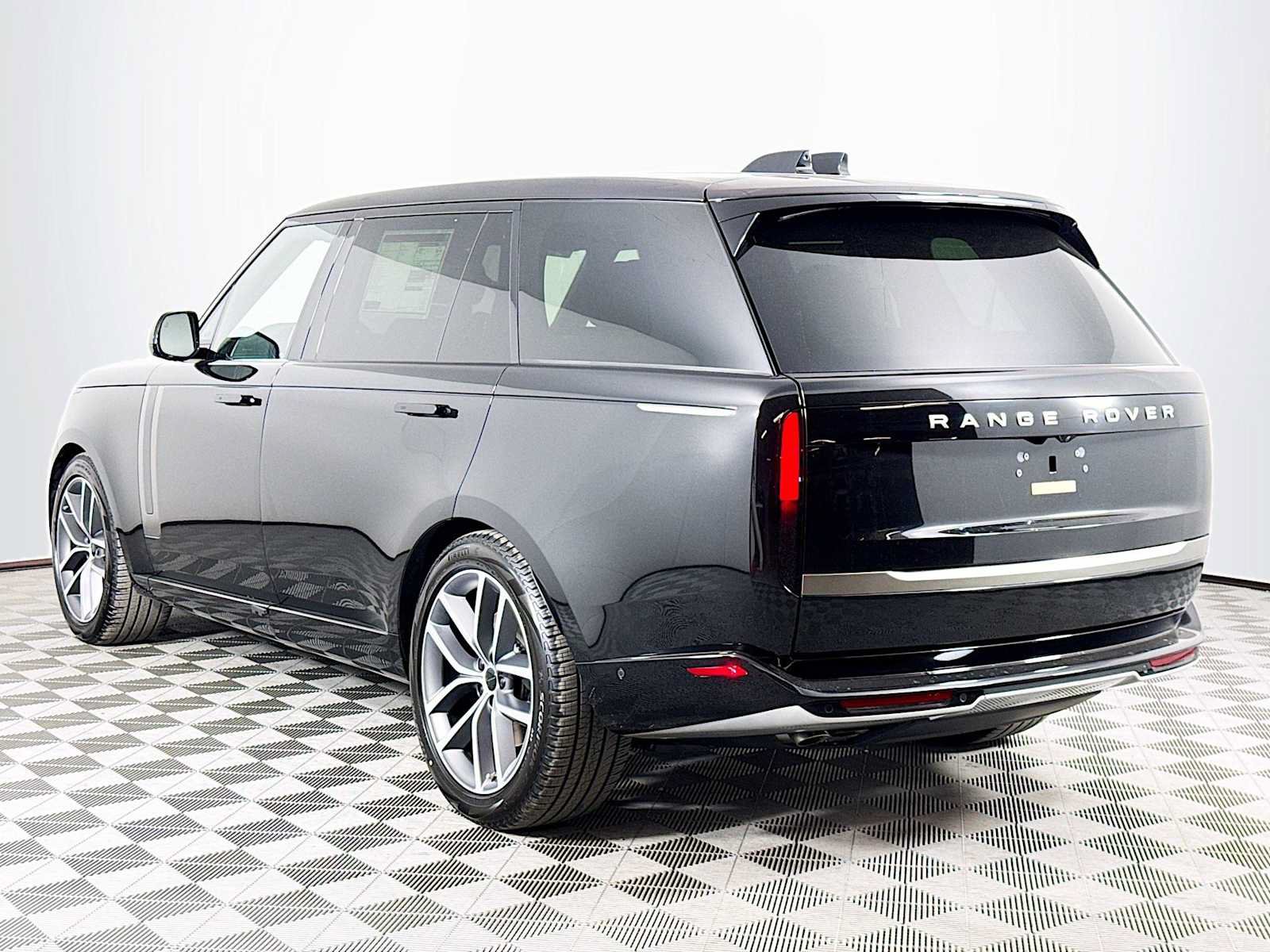 New 2026 Land Rover Range Rover Long Wheelbase SE AWD/4WD image 7