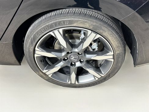 Certified 2025 Honda Civic Sport Touring image 38