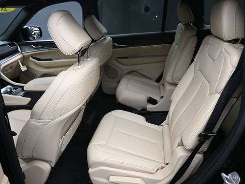 Used 2025 Jeep Grand Cherokee L Limited w/ Black Appearance Package image 11