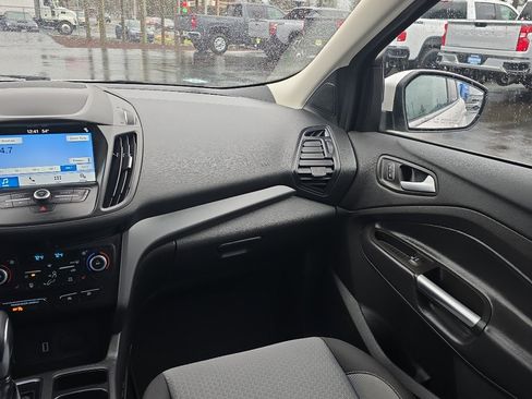 Used 2019 Ford Escape SE image 21