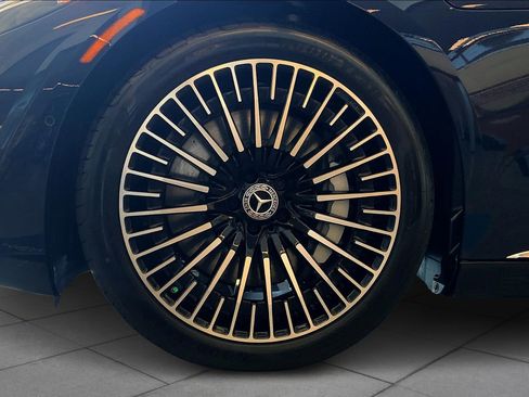 Used 2022 Mercedes-Benz EQS 450+ Sedan image 11