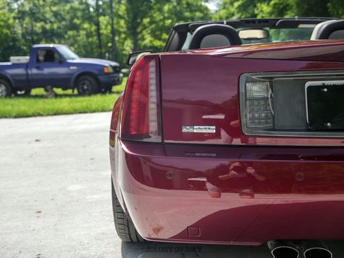 Used 2006 Cadillac XLR RWD image 90