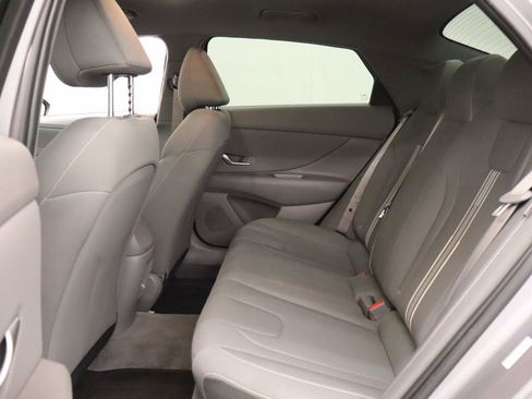 Used 2025 Hyundai Elantra Sport image 16