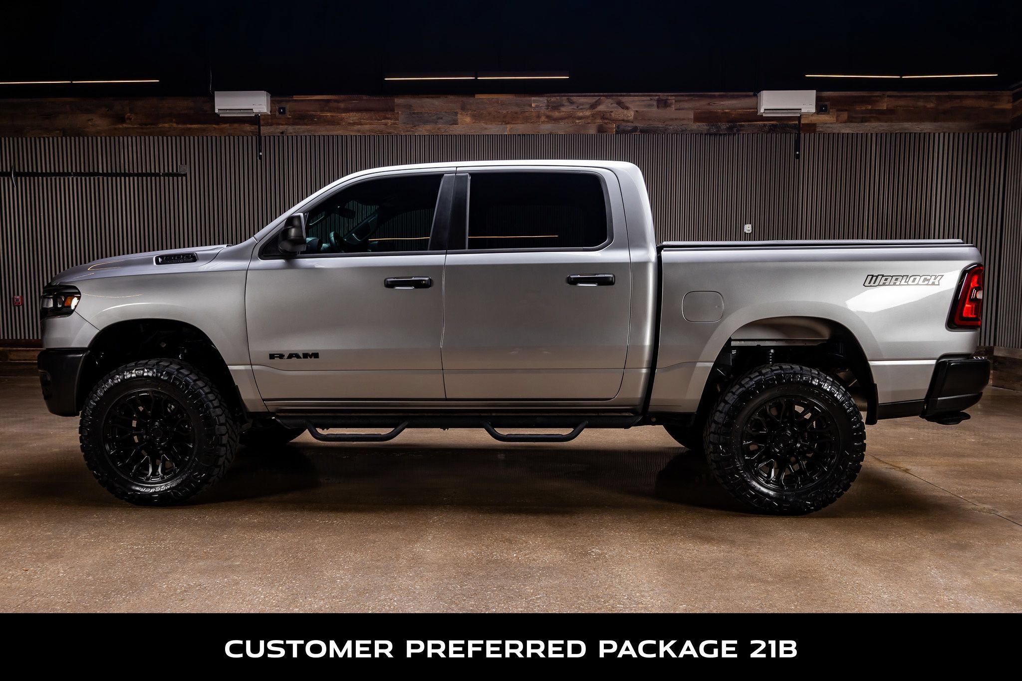Used 2025 RAM 1500 Warlock AWD/4WD image 6