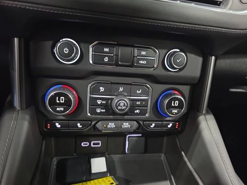 Used 2024 Chevrolet Tahoe Z71 w/ Luxury Package AWD/4WD image 15