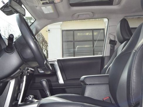 Used 2022 Toyota 4Runner SR5 Premium w/ Moonroof Package AWD/4WD image 19